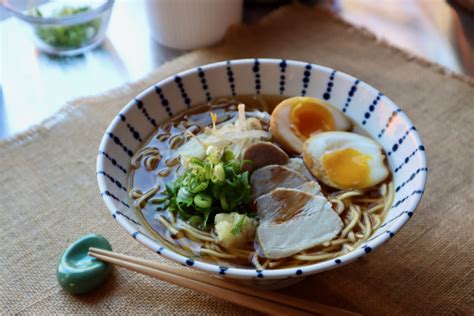 三鷹駅 ラーメン と その周辺の文化的考察